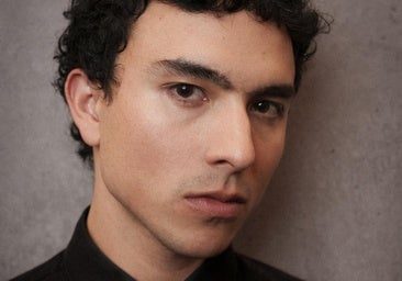 Sam Visser, maquillador global de YSL: